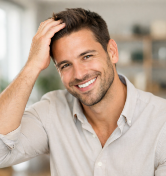 Caduta dei capelli negli uomini: cause, rimedi e la soluzione Activa Patch